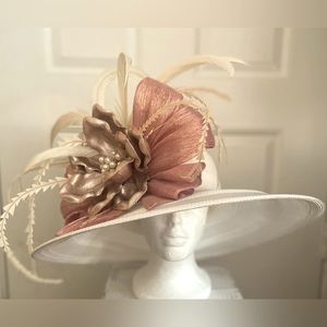 Wide brim KENTUCKY derby hat.  Ivory KENTUCKY derby hat